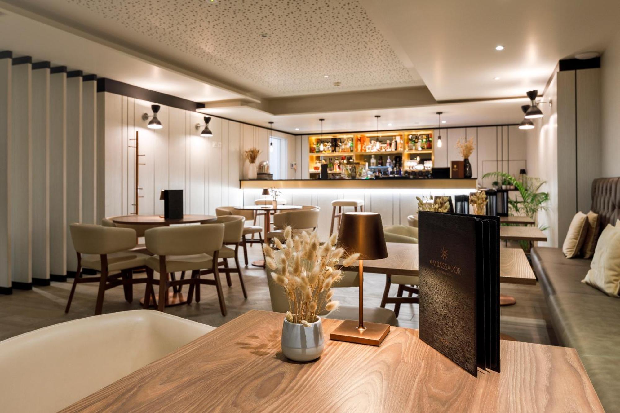 Ambassador Boutique Hotel ニヨン エクステリア 写真
